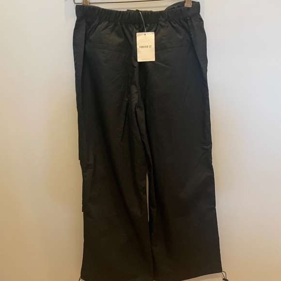 Forever  21 Toggle Woven  Parachute Pants in Black SIze Small - Picture 3 of 7